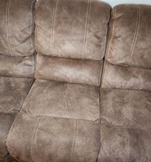 n41- Electric Reclining Sofa Set. 4 Recliners all work. Minor Cat Damage - Image 5