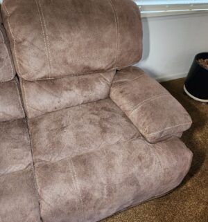 n41- Electric Reclining Sofa Set. 4 Recliners all work. Minor Cat Damage - Image 6