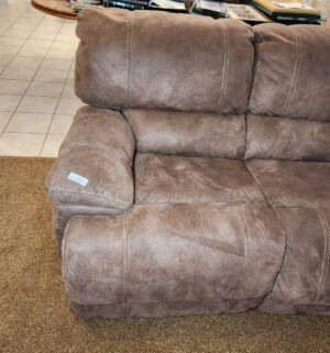 n41- Electric Reclining Sofa Set. 4 Recliners all work. Minor Cat Damage - Image 8