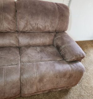 n44- Electric Reclining Sofa. Minor Cat damage - Image 4