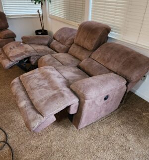 n44- Electric Reclining Sofa. Minor Cat damage - Image 7