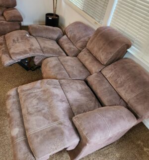 n44- Electric Reclining Sofa. Minor Cat damage - Image 9