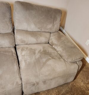 n81- Electric Reclining Sofa. Minor Cat damage - Image 3