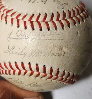 r211- Autographed Baseball. Willie Mays, Bobby Bonds Seen. Origin Unknown. COA not available. - Image 3