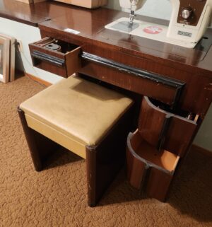 t99- New Home Sewing Machine, Cabinet - Image 3