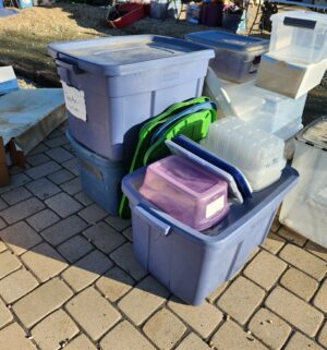 z84- various storage totes - Image 3