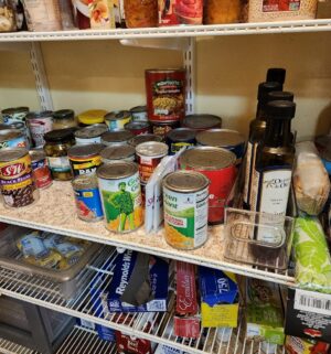 z279- contents of the kitchen pantry - Image 3