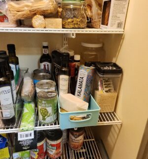 z279- contents of the kitchen pantry - Image 4