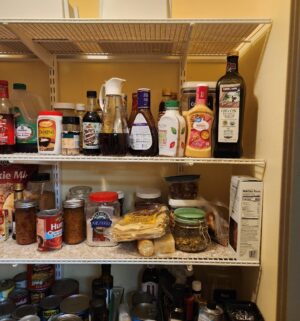 z279- contents of the kitchen pantry - Image 5