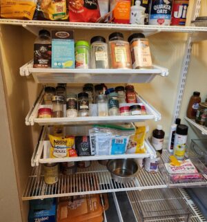 z279- contents of the kitchen pantry - Image 8