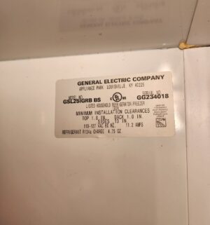 a74- GE Refrigerator. Water/Ice not tested. Keeps proper temp - Image 4