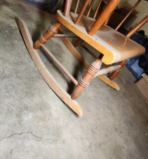 a89- vintage adult rocking chair - Image 3