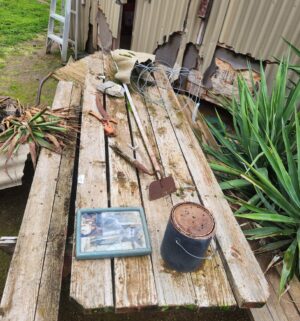 a92- vintage redwood picnic bench - Image 3