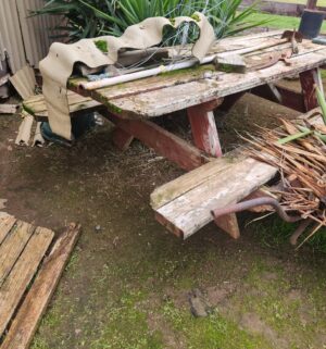 a92- vintage redwood picnic bench - Image 4