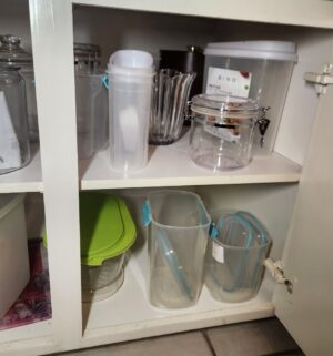 b67- Contents of the Cupboard, Cabinet - Image 5