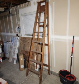 b132- 8ft Wooden ladder - Image 1