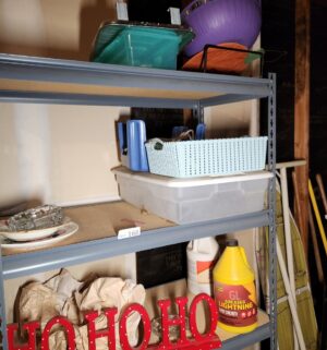 b169- contents of the shelf unit - Image 5