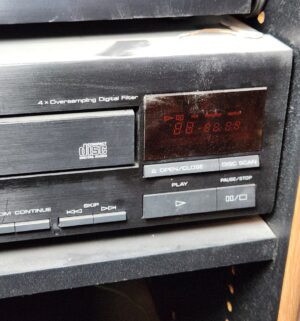 i32- Yamaha CD Changer CDC-60. works - Image 3