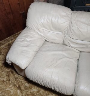 i78- Genuine leather sofa. Good shape - Image 4