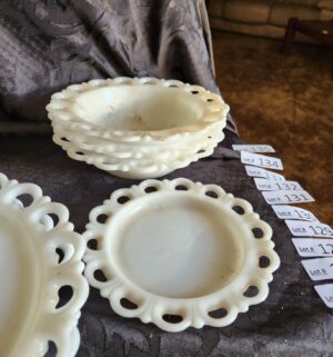 i121- Anchor Hocking Old Colony Milk Glass Set - Image 3