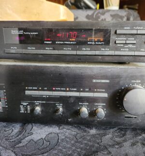 i146- Yamaha Stereo Tuner T-60, Amplifier AV-70 - Image 3