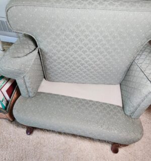 j80- vintage arm chair. Great shape - Image 3