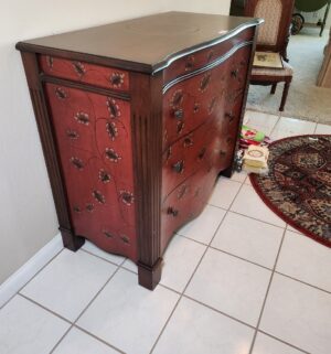 j87- Serpentine Front Dresser. Great Shape - Image 3