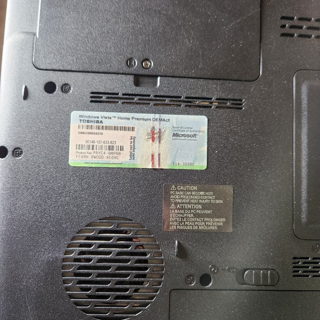 k131- Toshiba Satellite Laptop. Model PSAG0U-03Kool. Powers on ...