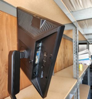 L202- Dell 19 inch tilt screen monitor - Image 4