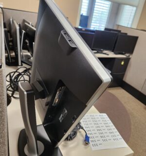 L332- Dell 24 inch Tilt Screen Monitor - Image 3