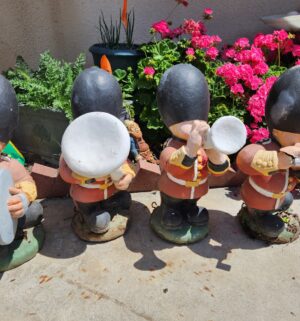 n4- 6 Piece Garden Marching Band Set. Vintage Plaster - Image 4