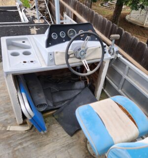 r3- (VIDEO) Huge 26 Foot Boat with 6 Ton Hoist. Great Shape. Bill of Sale on Trailer. - Image 6