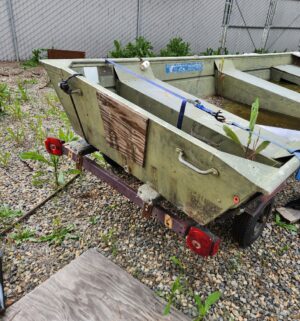 r2- (VIDEO) Fishing Boat w/ Trailer. Trailer Sold with Bill of Sale. No Leaks! - Image 4