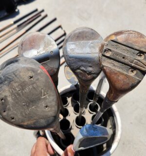 p12- vintage blue golf bag with clubs - Image 3