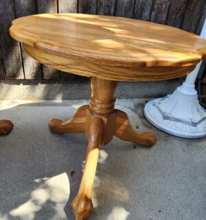 p33- Pair of oak round end tables - Image 3