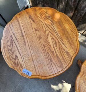 p33- Pair of oak round end tables - Image 4