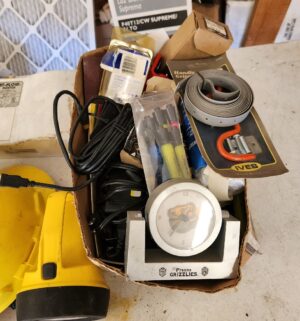 s84- misc items. Hard hats, Mini Shop vac, timer, shovel, odds and ends - Image 3