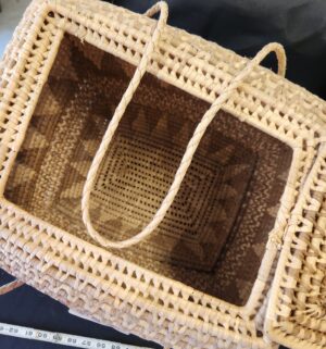 t33- large woven basket with lid - Image 3