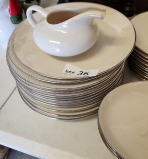 t36- Franciscan Fine China. Gladding, McBean and Co. Set. No Chips seen. - Image 3