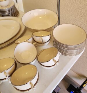 t36- Franciscan Fine China. Gladding, McBean and Co. Set. No Chips seen. - Image 6