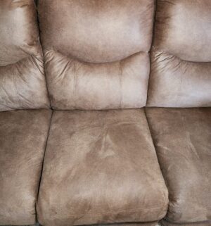 u10- Reclining Sofa. Excellent Condition. No Issues - Image 4