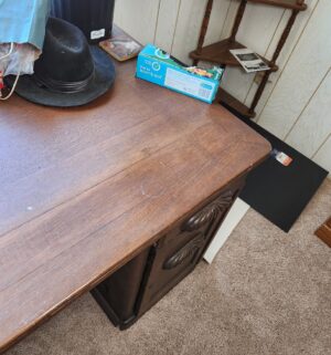 u79- Antique Pedestal Desk from the 1800s. - Image 3