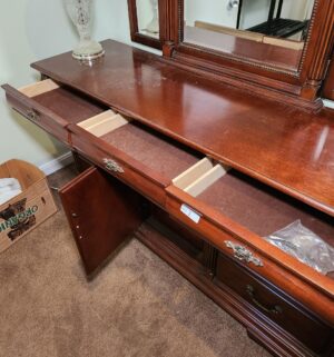 v1- Long Dresser with Tri-Fold Mirror. Great Condition - Image 4