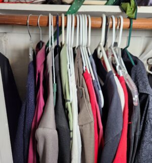 v181- closet of clothing - Image 3