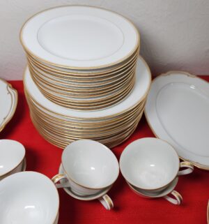 w39- Goldlane Noritake China Set. Great Shape - Image 3