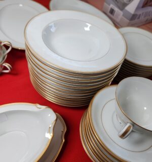 w39- Goldlane Noritake China Set. Great Shape - Image 4