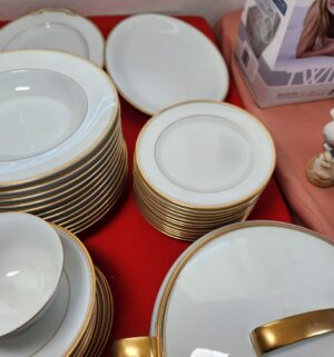 w39- Goldlane Noritake China Set. Great Shape - Image 6