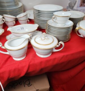 w39- Goldlane Noritake China Set. Great Shape - Image 7