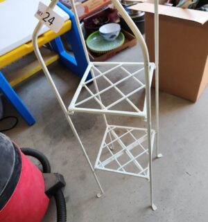 b24- Iron Plant Stand w/ bunny top - Image 3