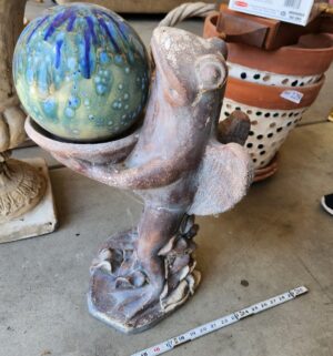 b130- Cement Frog Planter Stand - Image 3